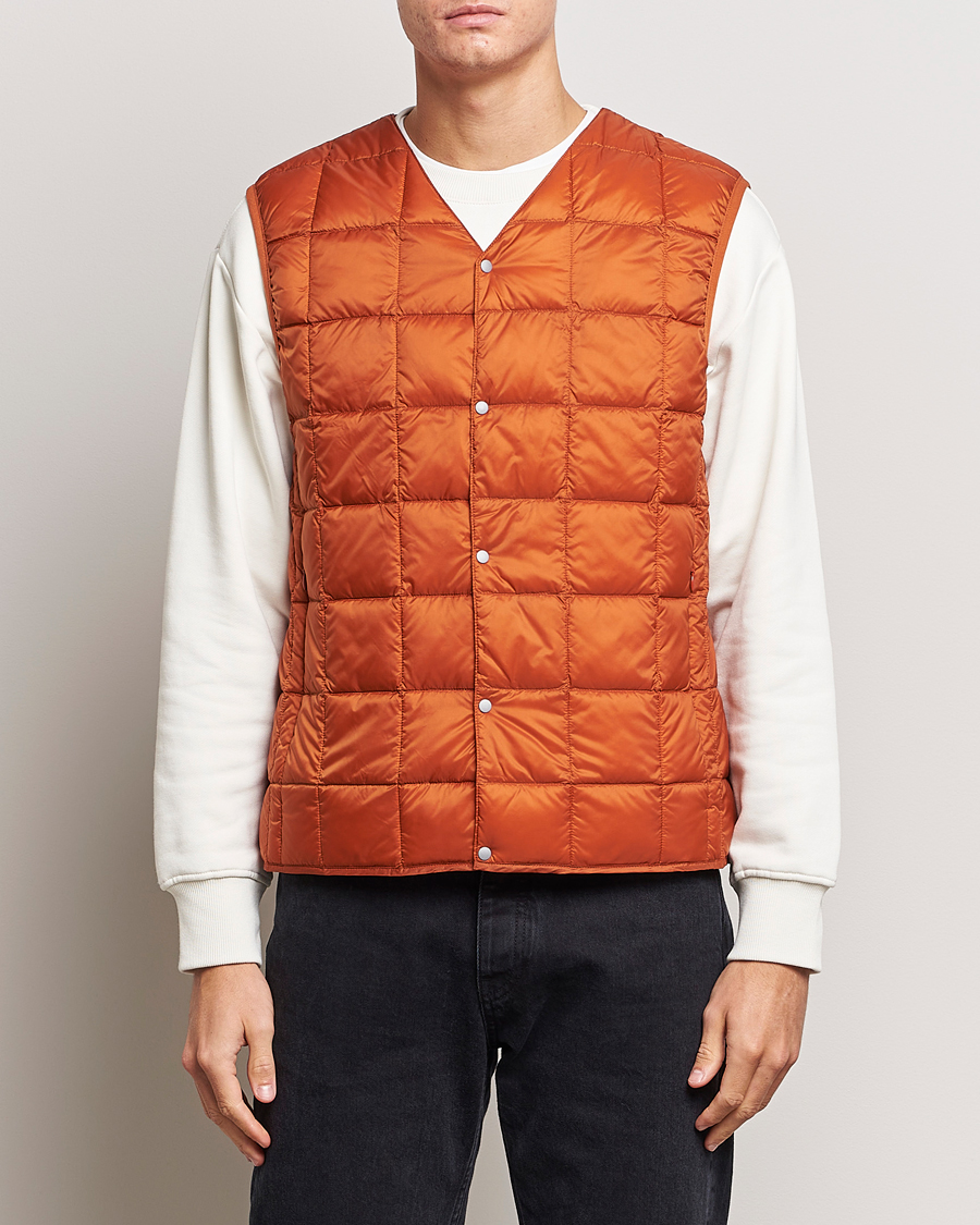 Hombres | Abrigos y chaquetas | TAION | V-Neck Lightweight Down Vest Brick Orange