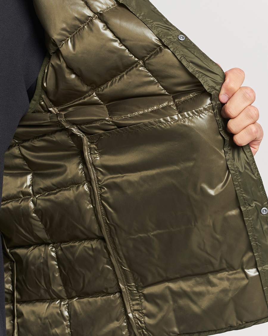 Hombres | Abrigos y chaquetas | TAION | V-Neck Lightweight Down Vest Dark Olive