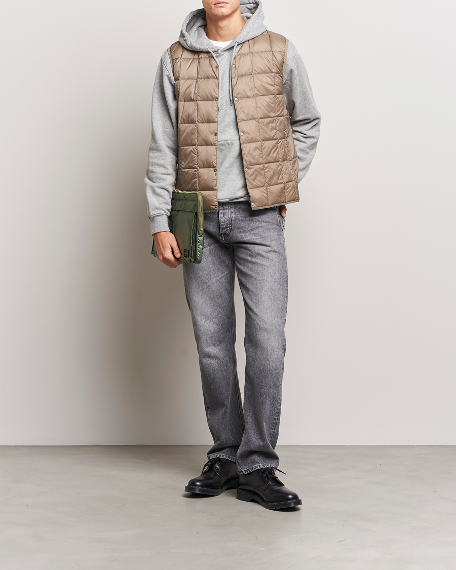 Hombres | Abrigos y chaquetas | TAION | V-Neck Lightweight Down Vest Khaki