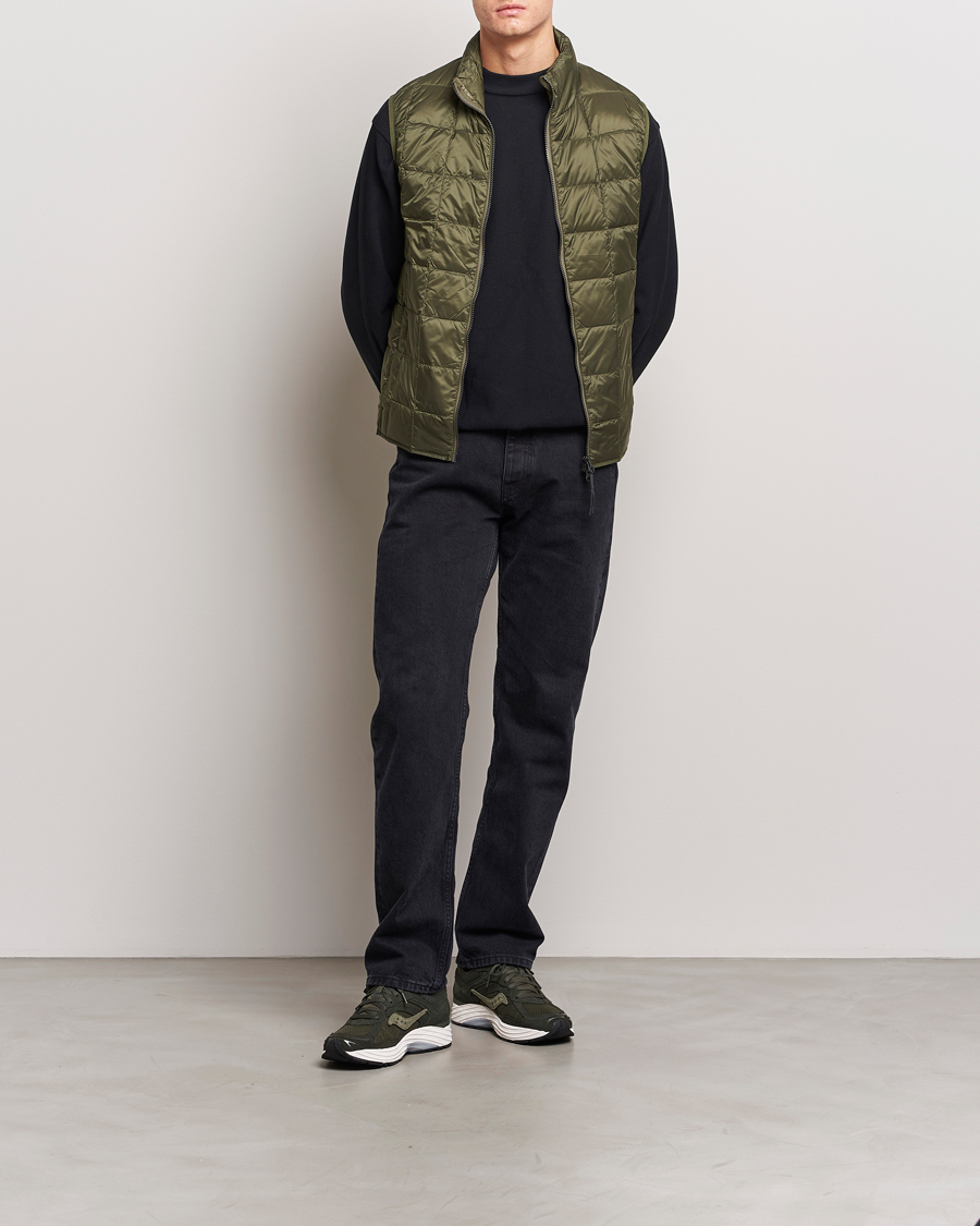 Hombres | Abrigos y chaquetas | TAION | High Neck Full Zip Lightweight Down Vest Dark Olive