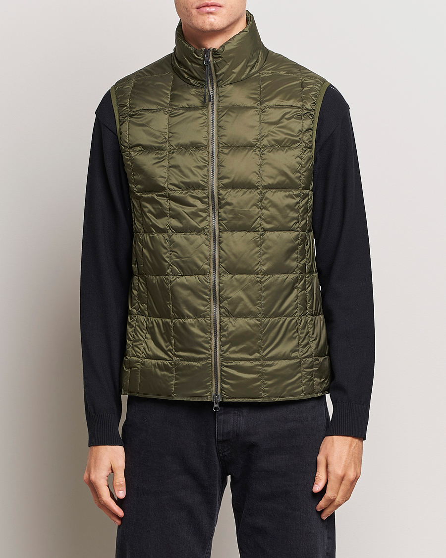 Hombres | Abrigos y chaquetas | TAION | High Neck Full Zip Lightweight Down Vest Dark Olive