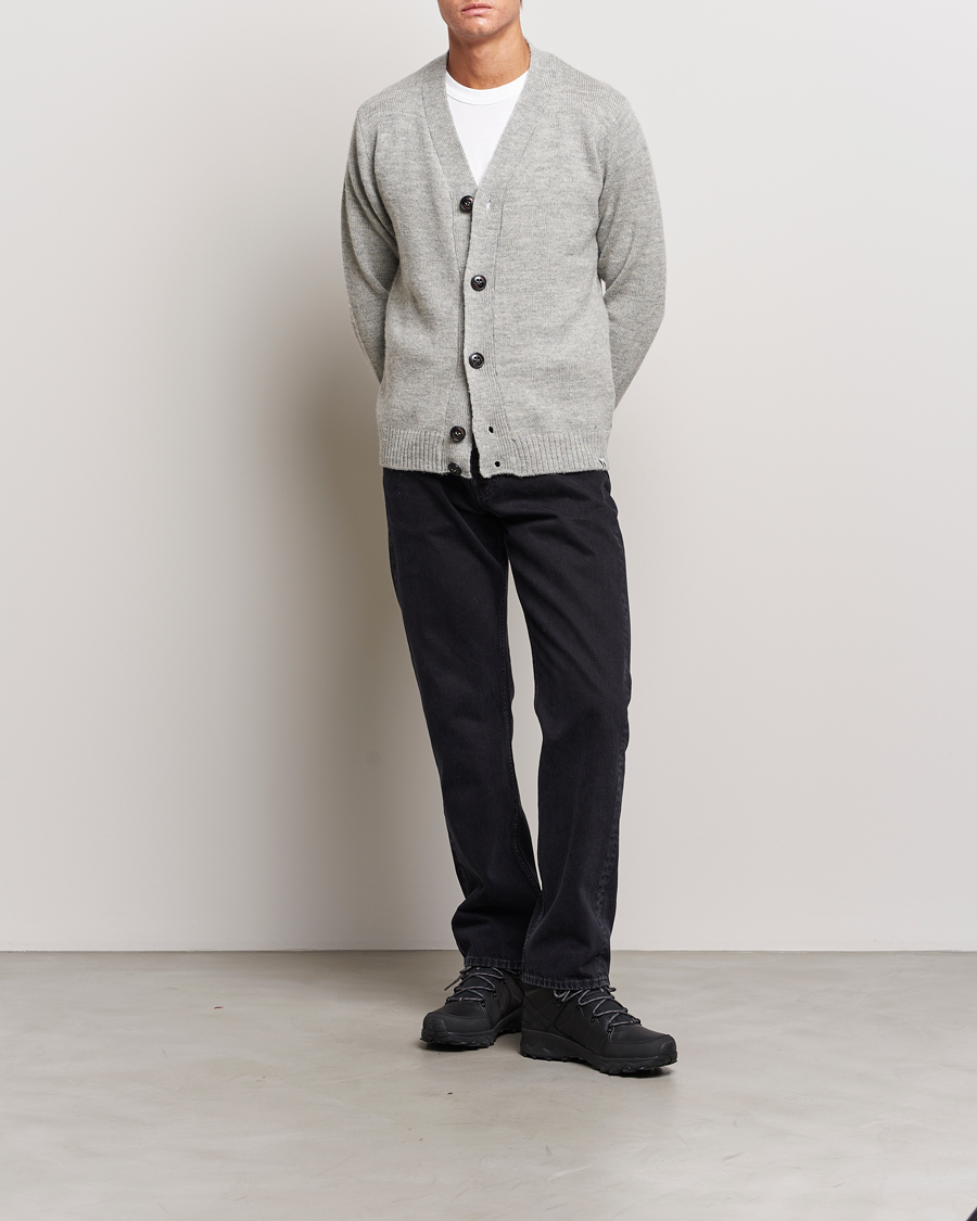 Hombres | Jerséis y prendas de punto | Peregrine | Maker's Stitch Merino Cardigan Light Grey