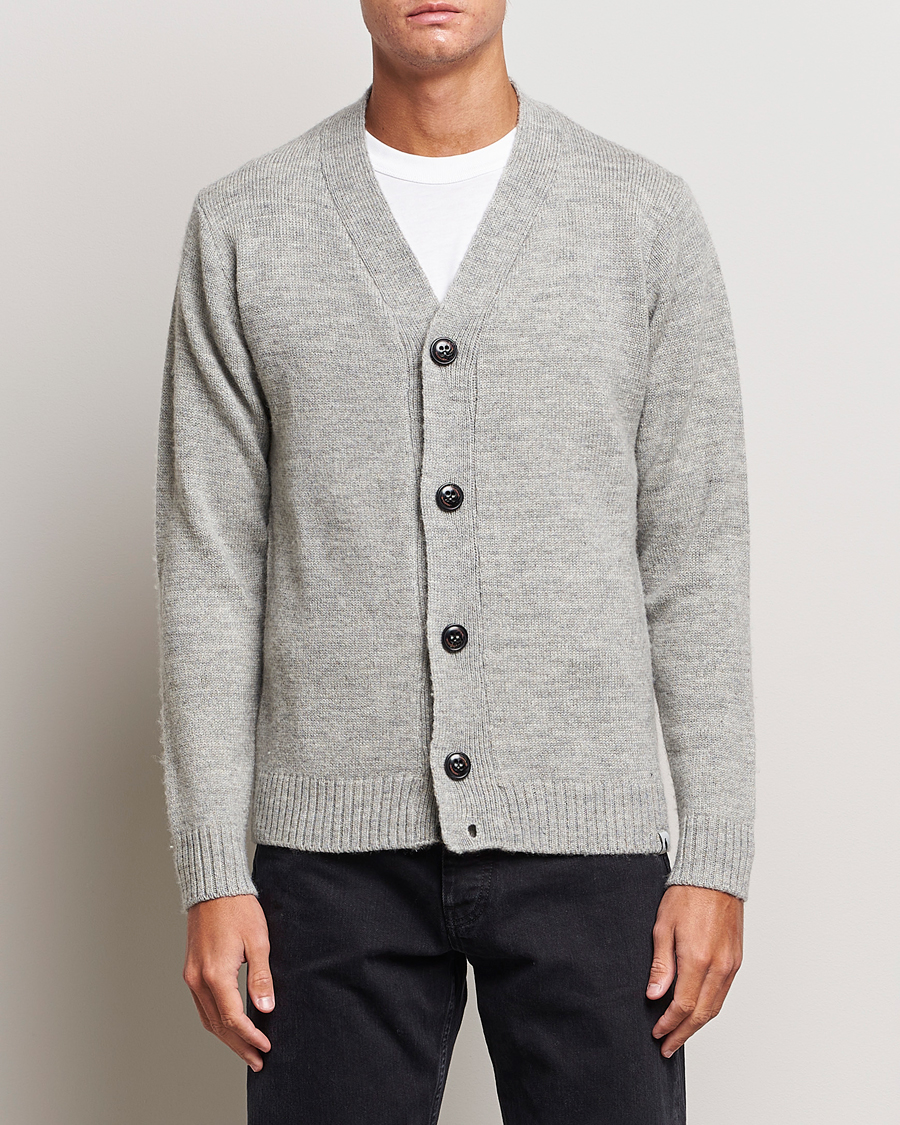 Hombres | Jerséis y prendas de punto | Peregrine | Maker's Stitch Merino Cardigan Light Grey