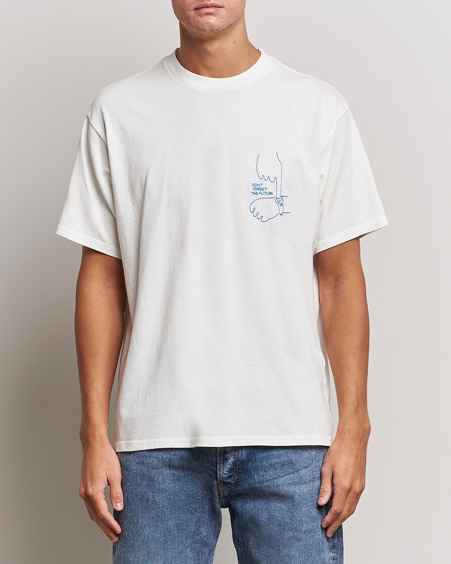 Hombres | Camisetas | Nudie Jeans | Koffe Future Crew Neck T-Shirt Off White