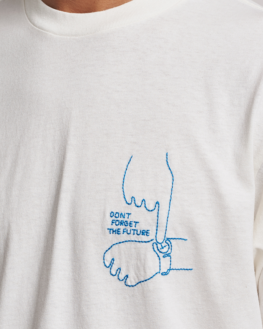 Hombres | Camisetas | Nudie Jeans | Koffe Future Crew Neck T-Shirt Off White