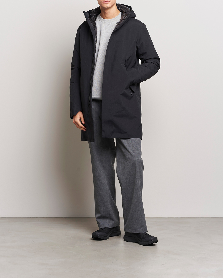 ARC'TERYX Veilance Monitor Down Coat 黒 Arc'teryx Veilance Monitor Down Coat Black en CareOfCarl.es