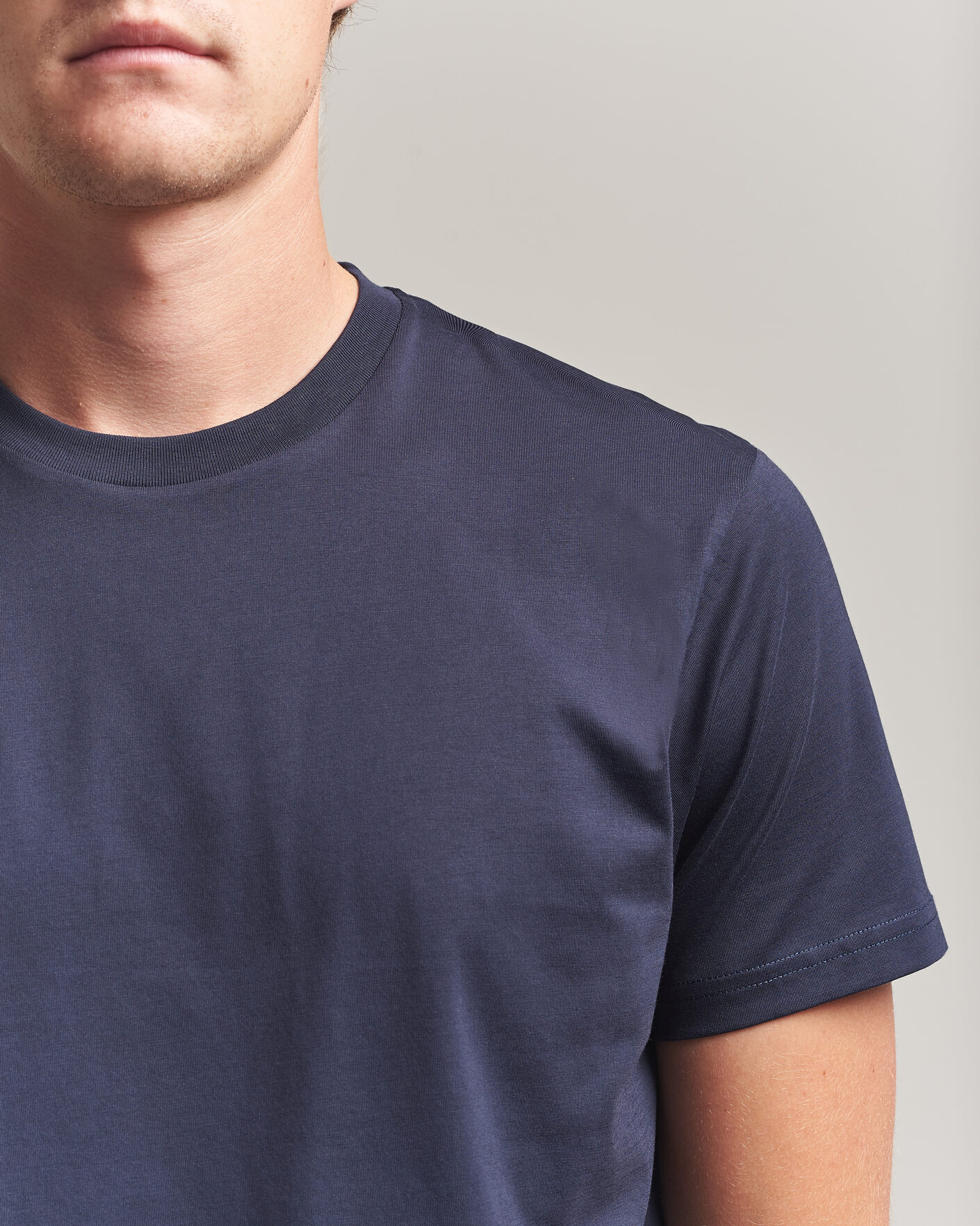 Hombres | Camisetas | Sunspel | Riviera Midweight T-Shirt Navy