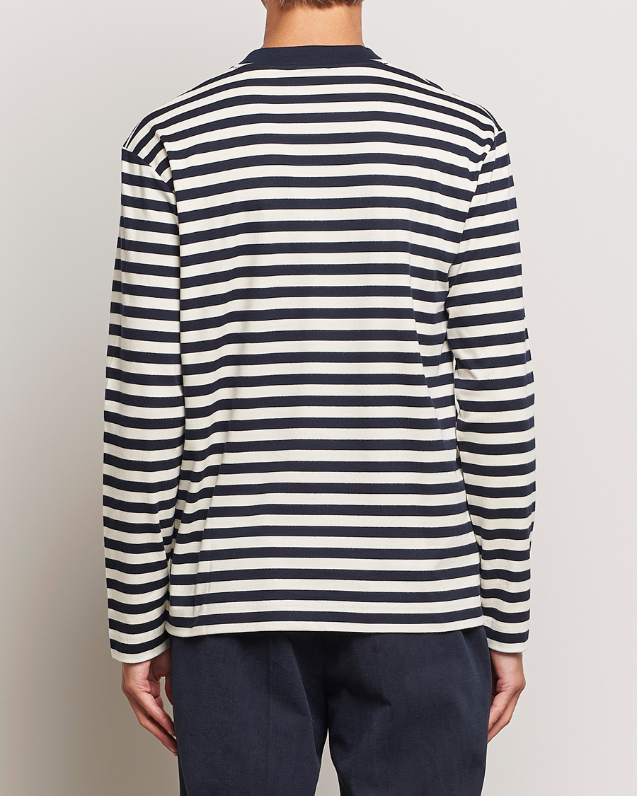 Hombres | Camisetas | Sunspel | Heavyweight Mock Neck Long Sleeve T-Shirt Navy/Ecru