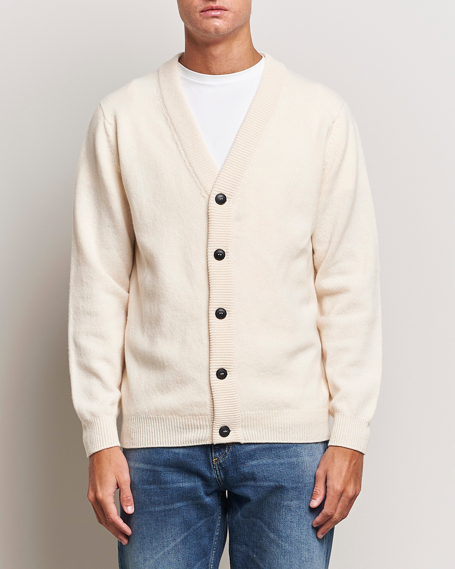 Hombres | Jerséis y prendas de punto | Sunspel | Lambswool Cardigan Ecru