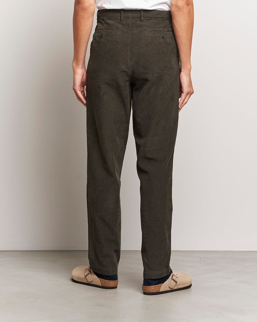 Hombres | Pantalones | Sunspel | Corduroy Double Pleat Trousers Coffee