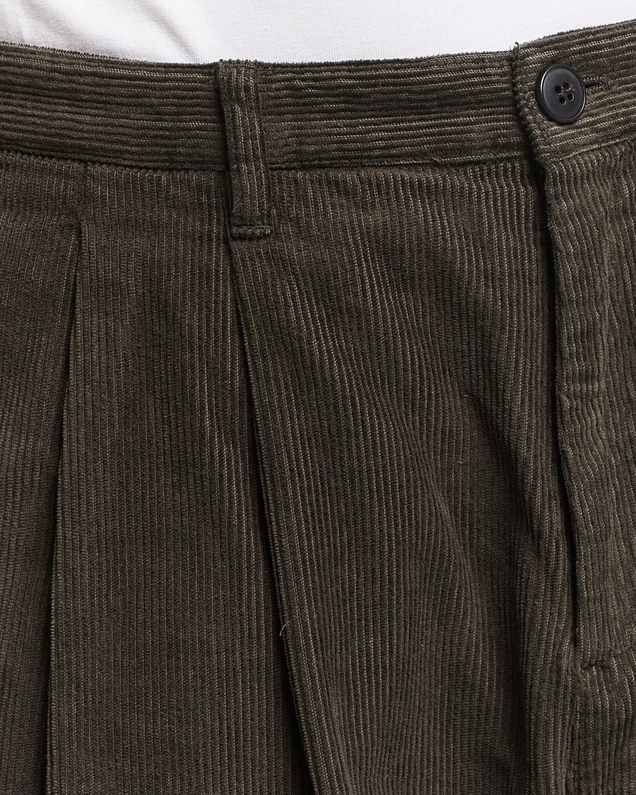 Hombres | Pantalones | Sunspel | Corduroy Double Pleat Trousers Coffee