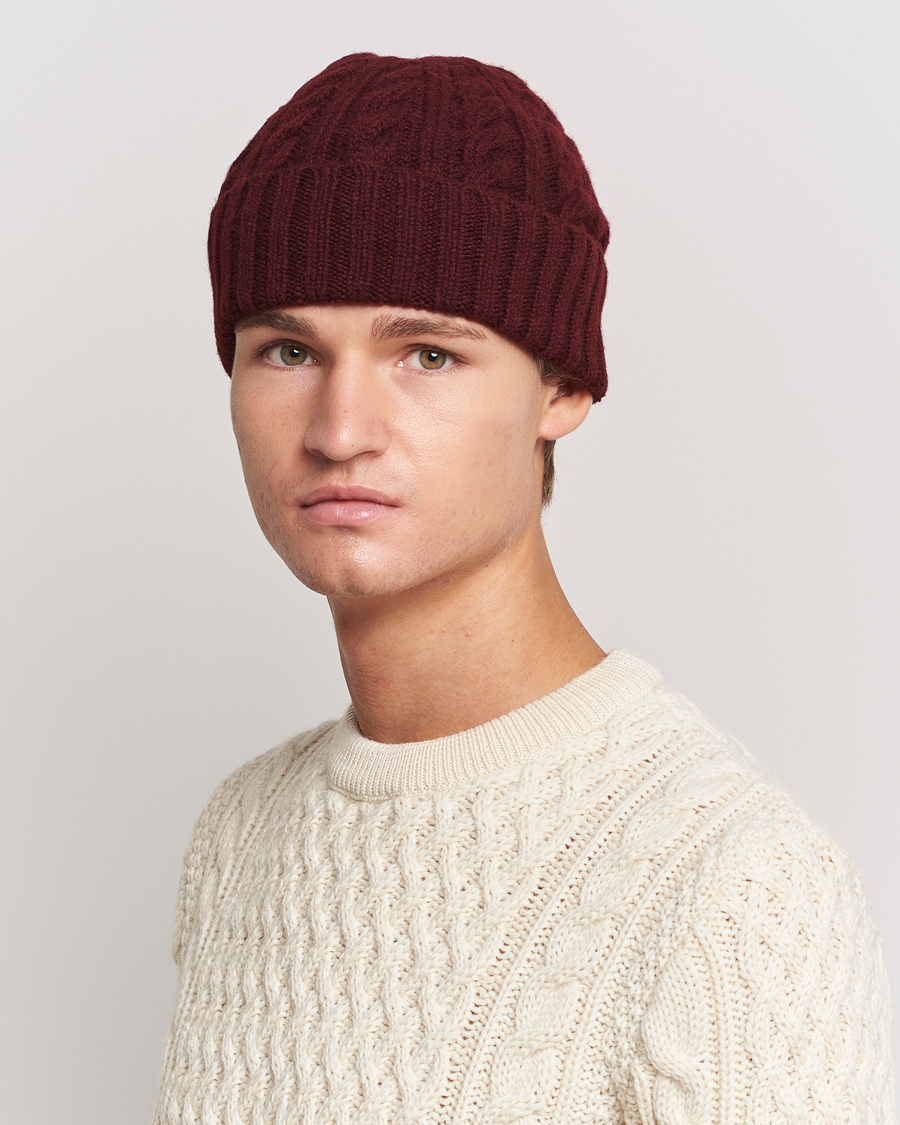 Hombres |  | Sunspel | Lambswool Cable Hat Maroon