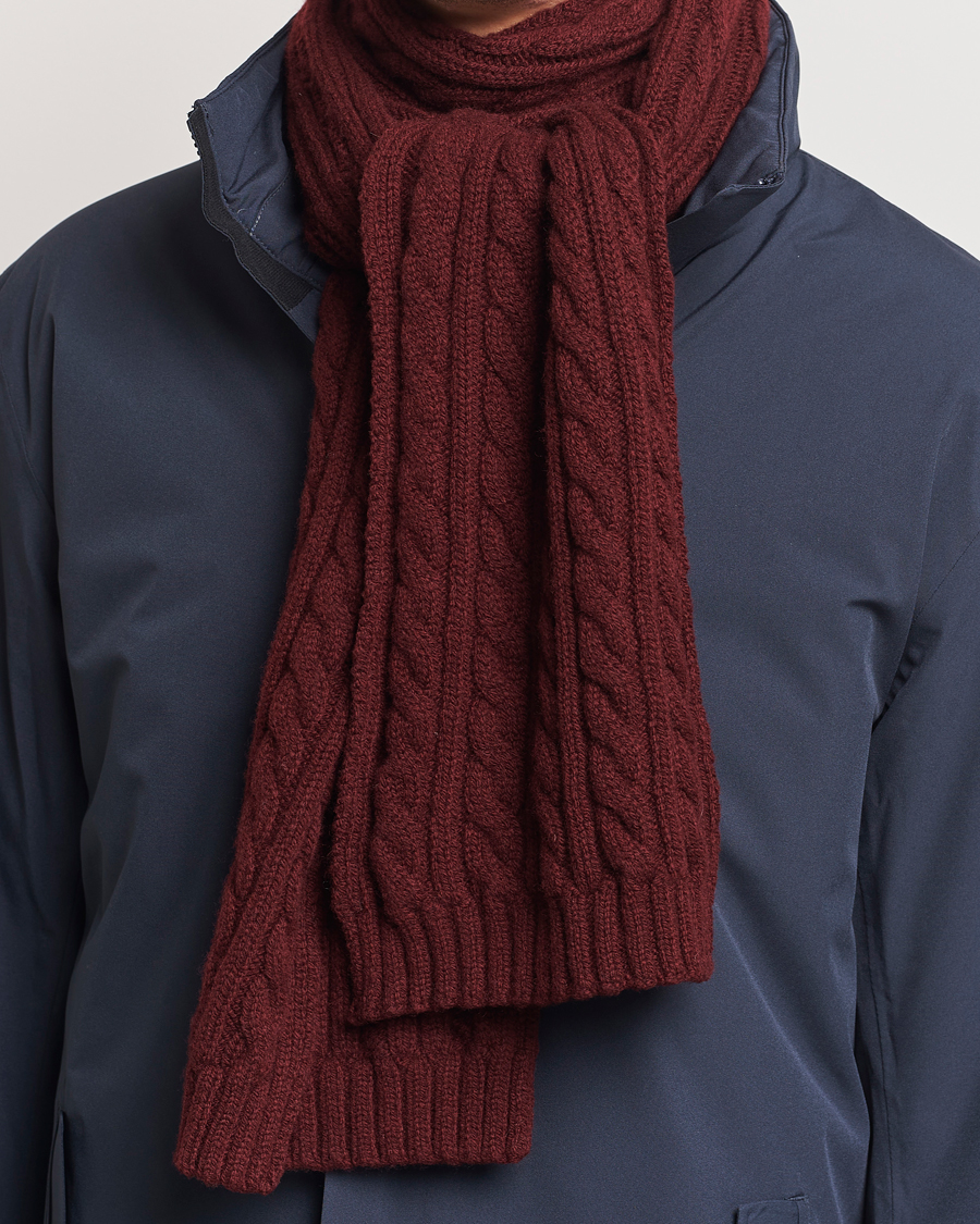 Hombres |  | Sunspel | Lambswool Cable Scarf Maroon
