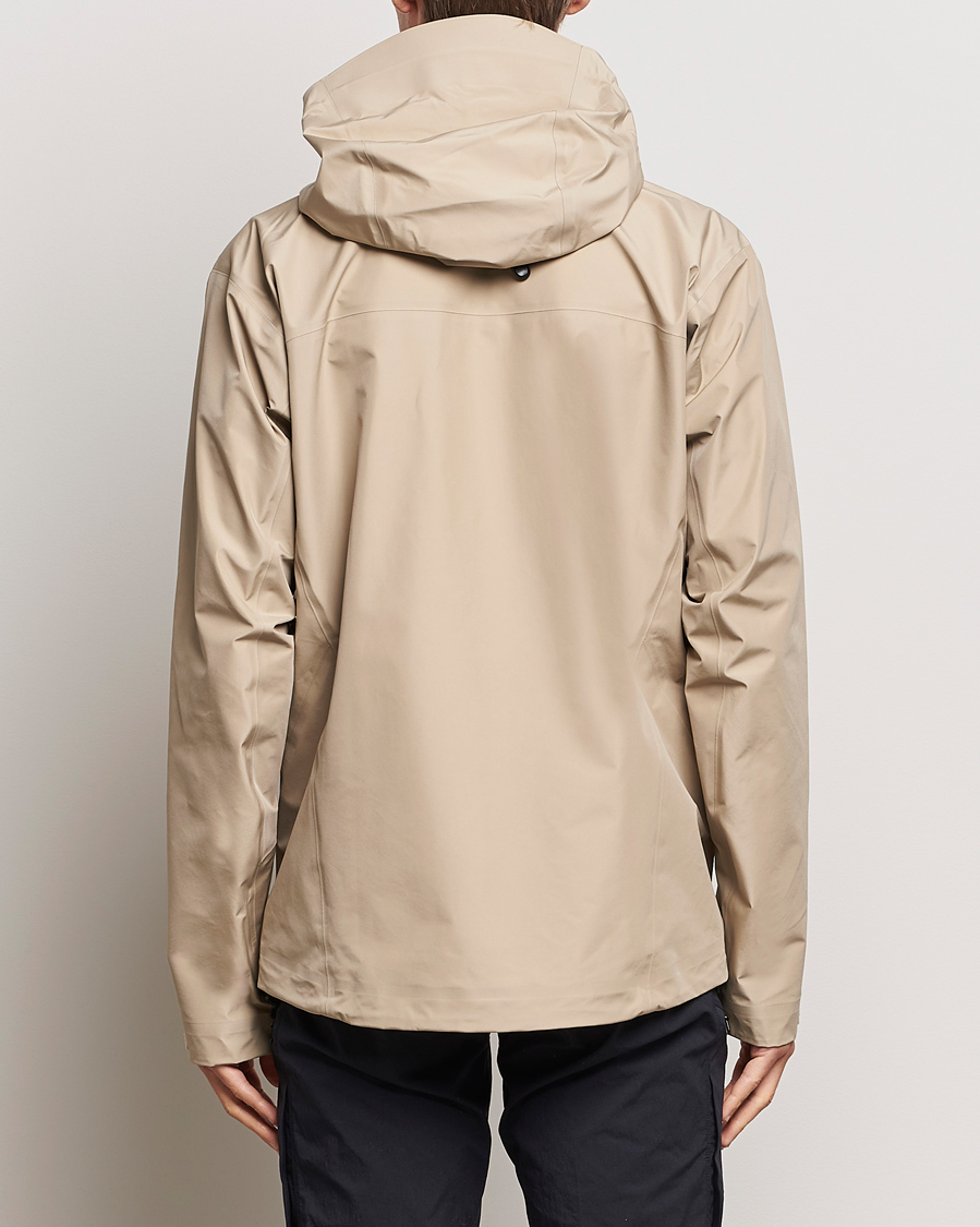 Arc'teryx Beta LT Jacket Smoke Bluff en CareOfCarl.es