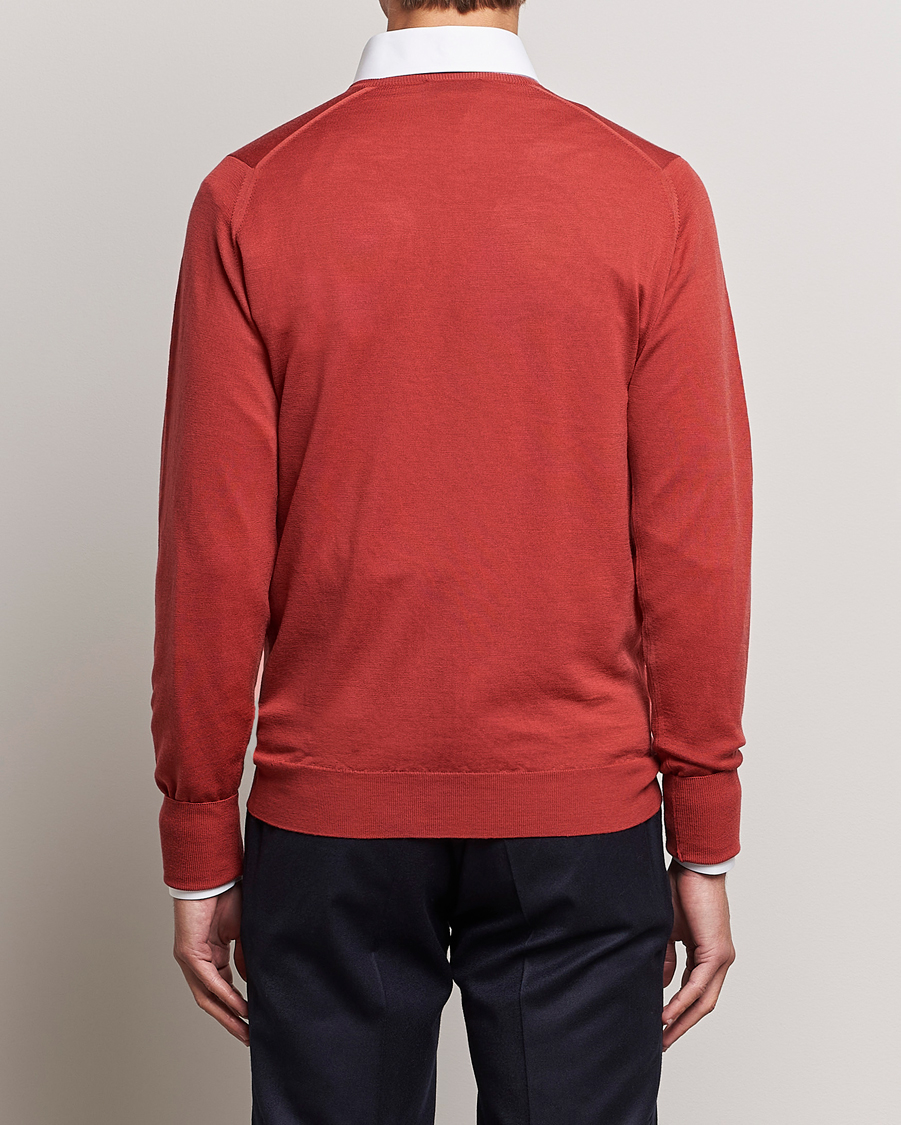 Hombres | Jerséis y prendas de punto | John Smedley | Bobby Extra Fine Merino V-Neck Pullover Redwood