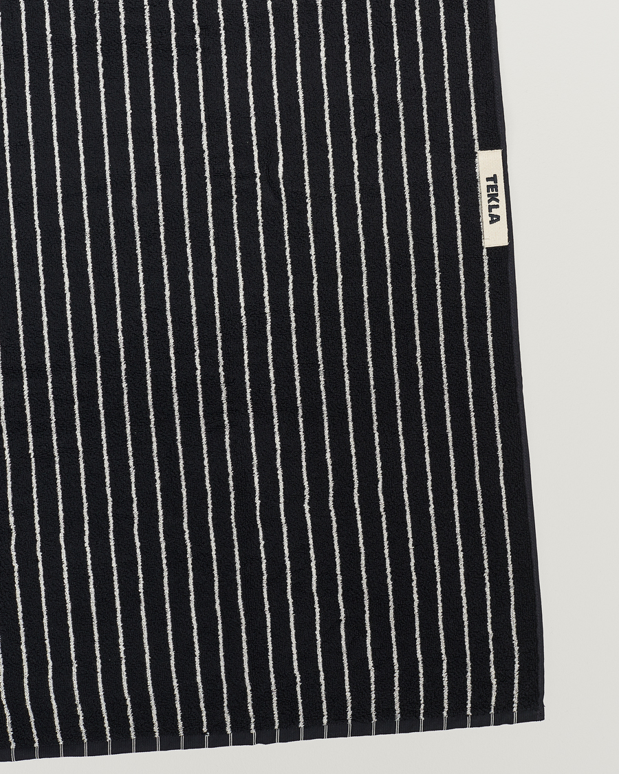 Hombres | Telas | Tekla | Organic Terry Hand Towel Black Stripe
