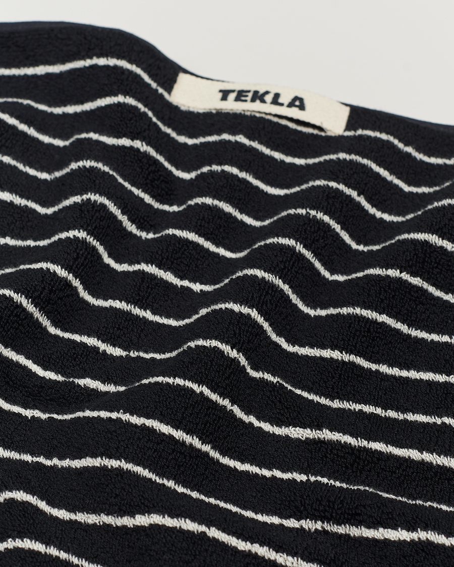 Hombres | Telas | Tekla | Organic Terry Hand Towel Black Stripe