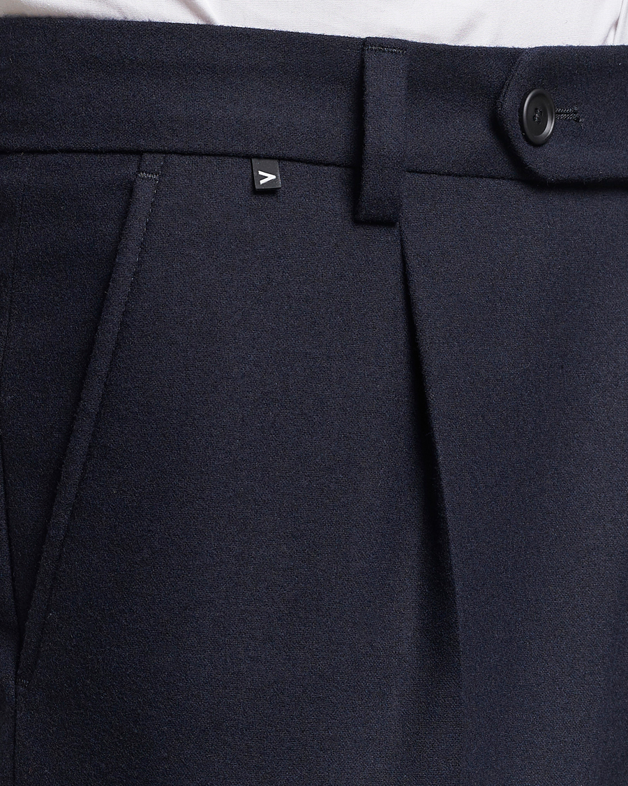 Hombres | Pantalones | BOSS BLACK | Perin Tech Flannel Pleated Trousers Dark Blue