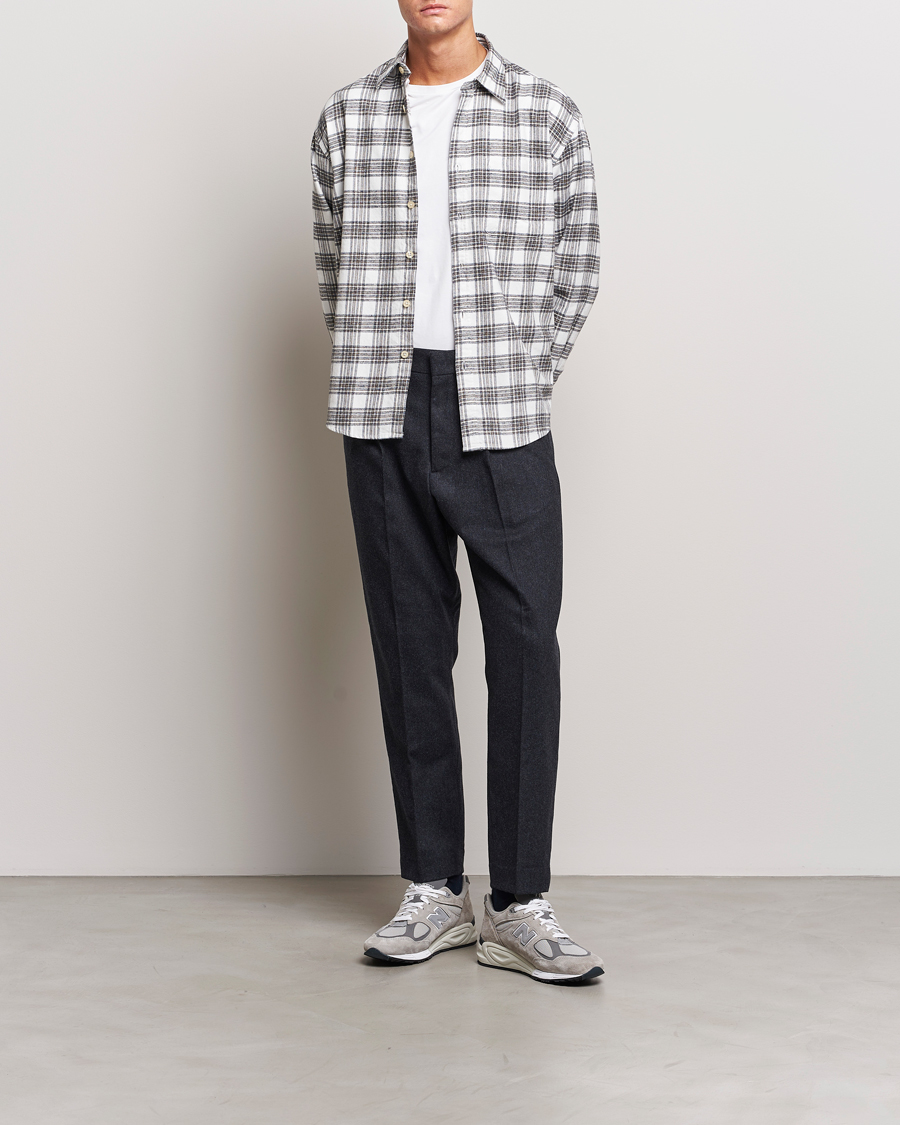 Hombres | Pantalones | NN07 | Bill Brushed Flannel Pleated Trousers Navy Blue
