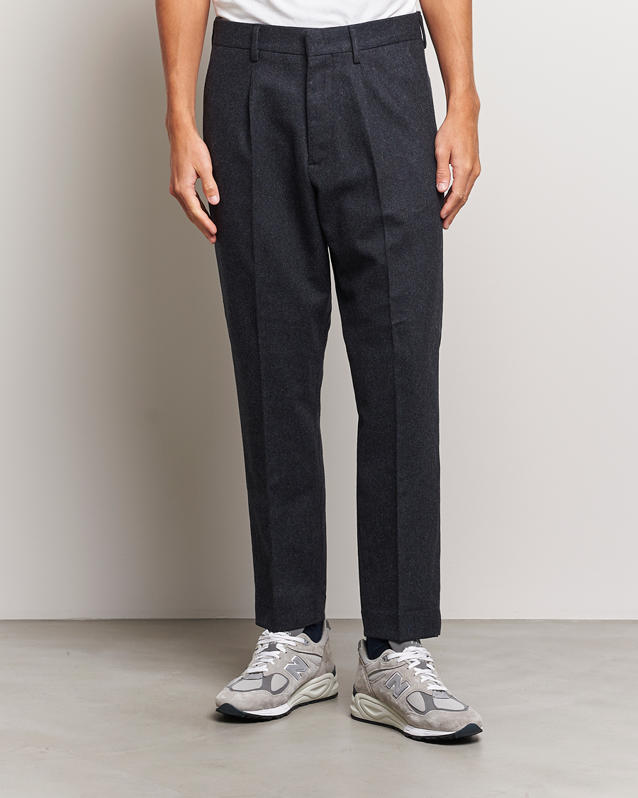 Hombres | Pantalones | NN07 | Bill Brushed Flannel Pleated Trousers Navy Blue