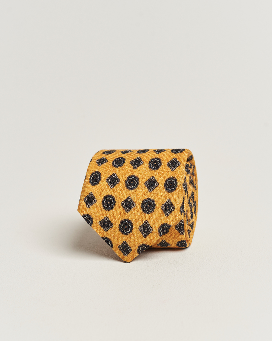 Hombres | Amanda Christensen Wool Flannel 8cm Printed Medallion Tie Yellow | Amanda Christensen | Wool Flannel 8cm Printed Medallion Tie Yellow