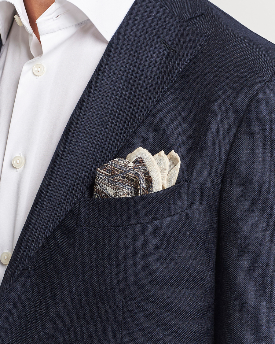 Hombres | Amanda Christensen Wool Printed Large Paisley Pocket Square White | Amanda Christensen | Wool Printed Large Paisley Pocket Square White