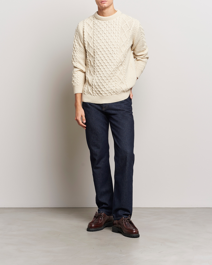 Hombres | Jerséis y prendas de punto | Gloverall | Merino Wool Aran Cable Knitted Crew Neck Ecru