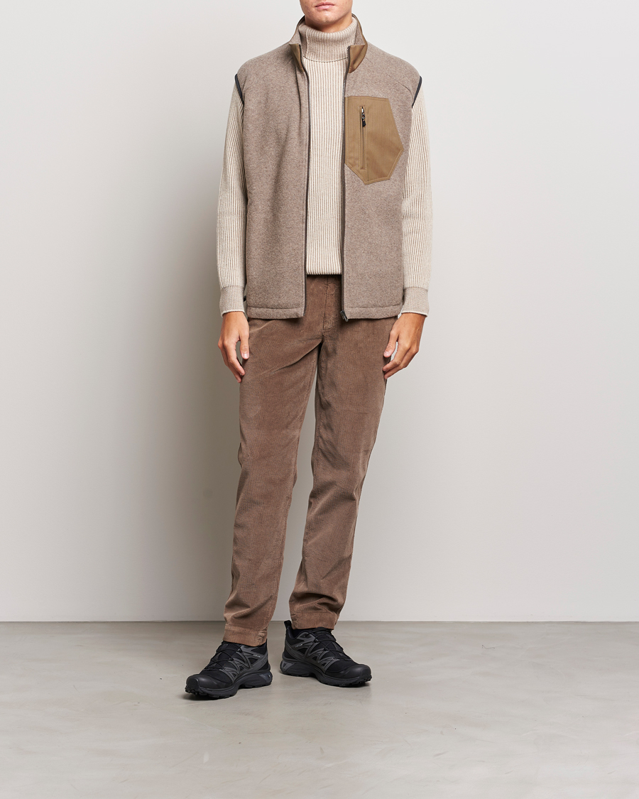 Hombres | Abrigos y chaquetas | SEASE | Explorer Cashmere Fleece Vest Oyster
