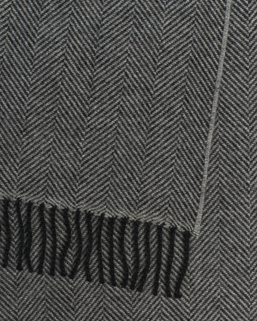 Hombres | Begg & Co Herringbone Cashmere Scarf 30*170cm Grey | Begg & Co | Herringbone Cashmere Scarf 30*170cm Grey