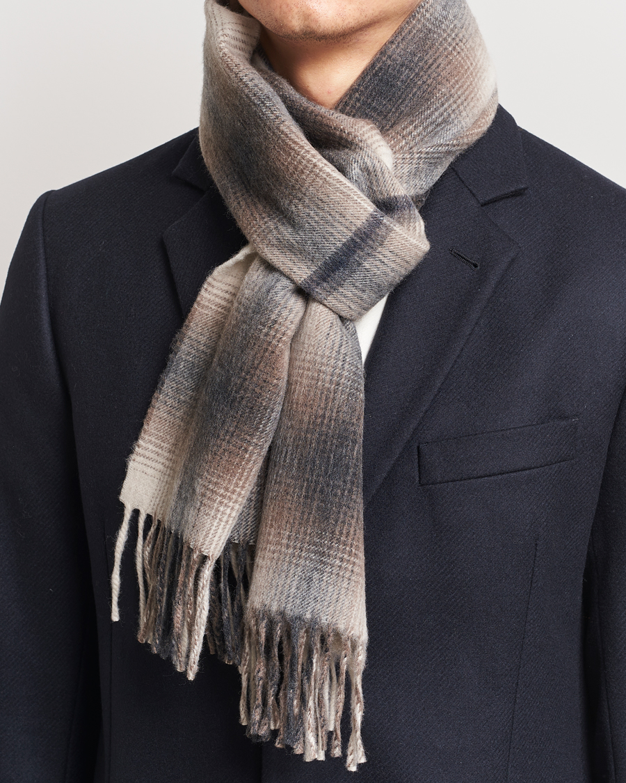 Hombres | Begg & Co Wool/Cashmere Shadow Check Scarf 32*180cm Natural Grey | Begg & Co | Wool/Cashmere Shadow Check Scarf 32*180cm Natural Grey