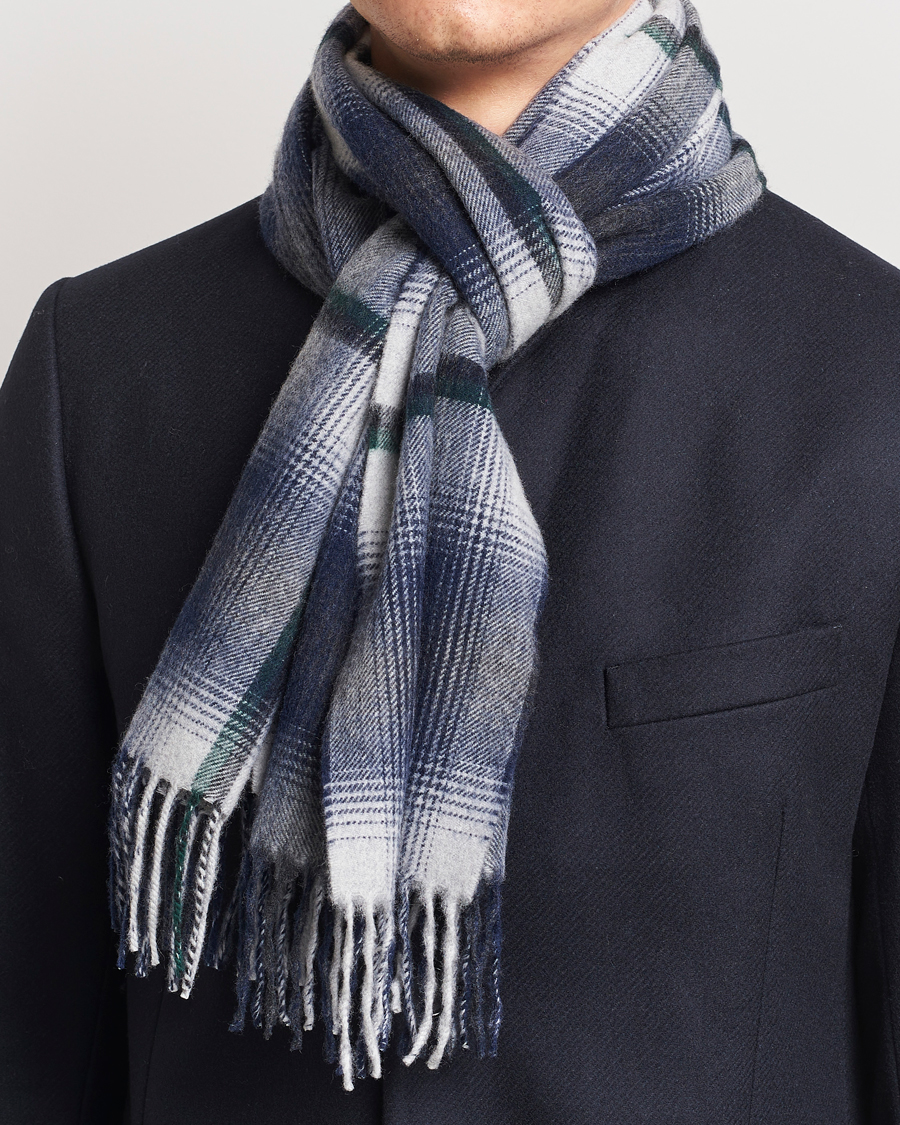 Hombres | Begg & Co Wool/Cashmere Shadow Check Scarf 32*180cm Silver/Navy | Begg & Co | Wool/Cashmere Shadow Check Scarf 32*180cm Silver/Navy