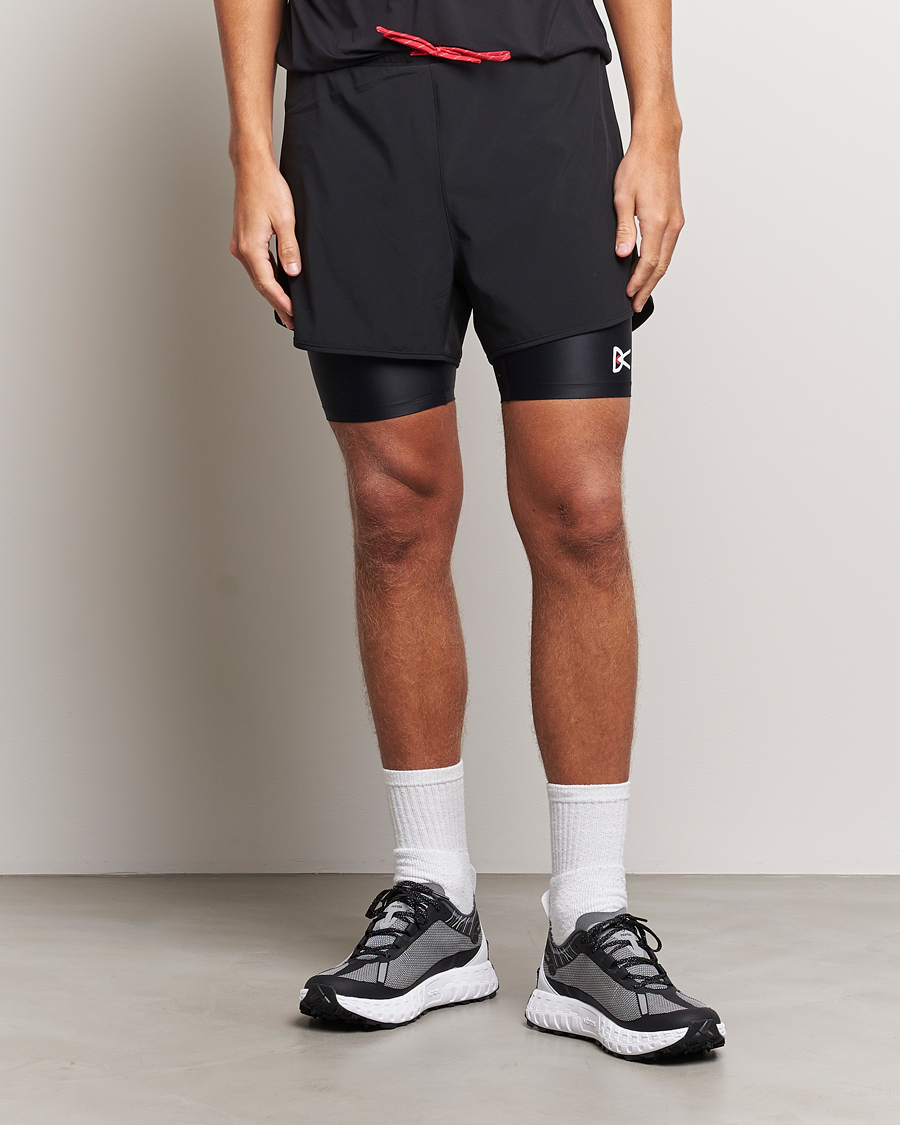 Hombres | Pantalones cortos funcionales | District Vision | Layered Pocketed Trail Shorts Black