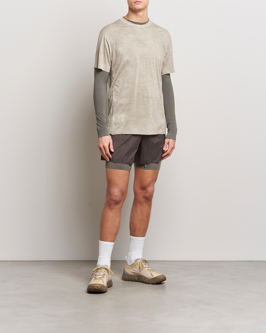 Hombres | Camisetas | Satisfy | CoffeeThermal Base Layer Dark Natural
