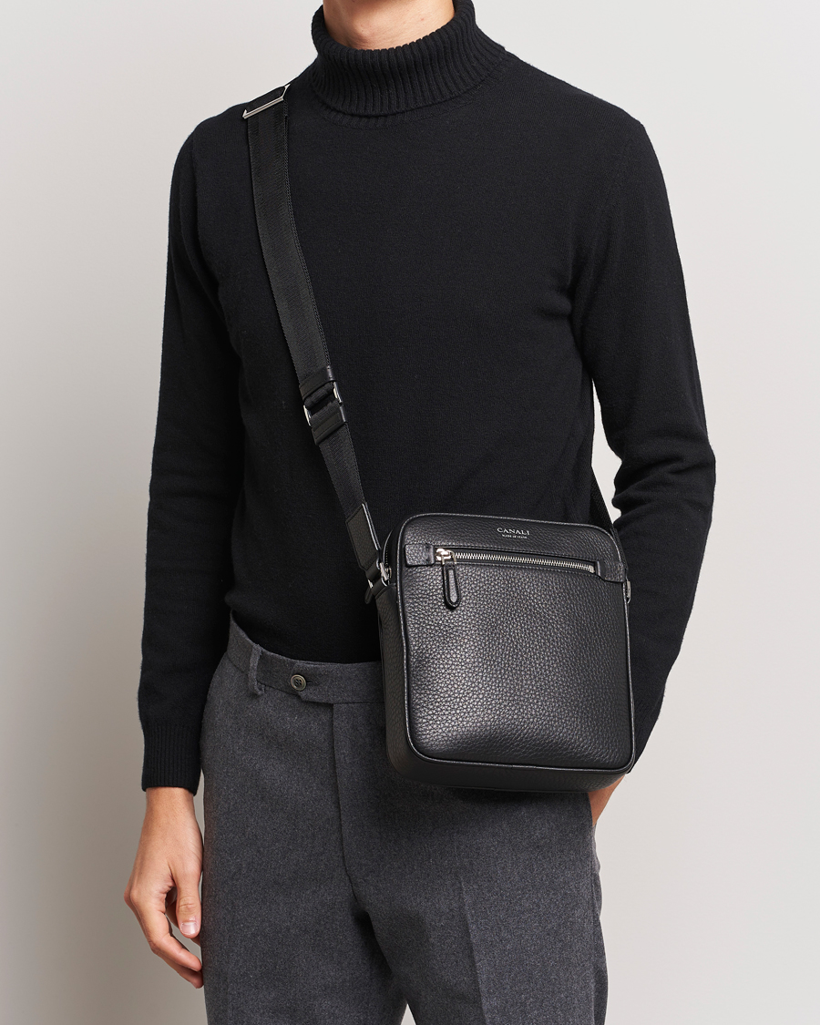 Hombres | Business & Beyond | Canali | Grain Leather Shoulder Bag Black