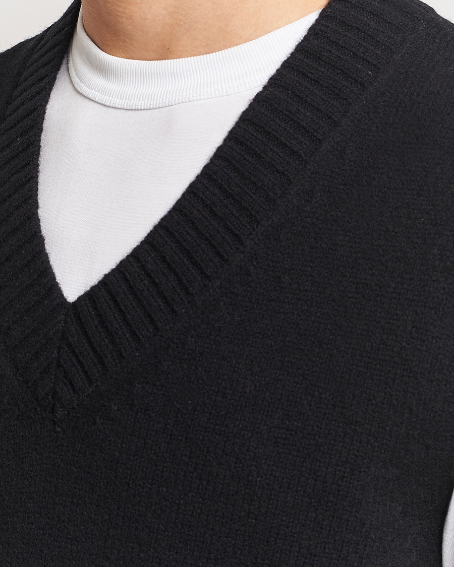 Hombres | Jerséis y prendas de punto | A Day's March | Wigtown Lambswool Vest Black
