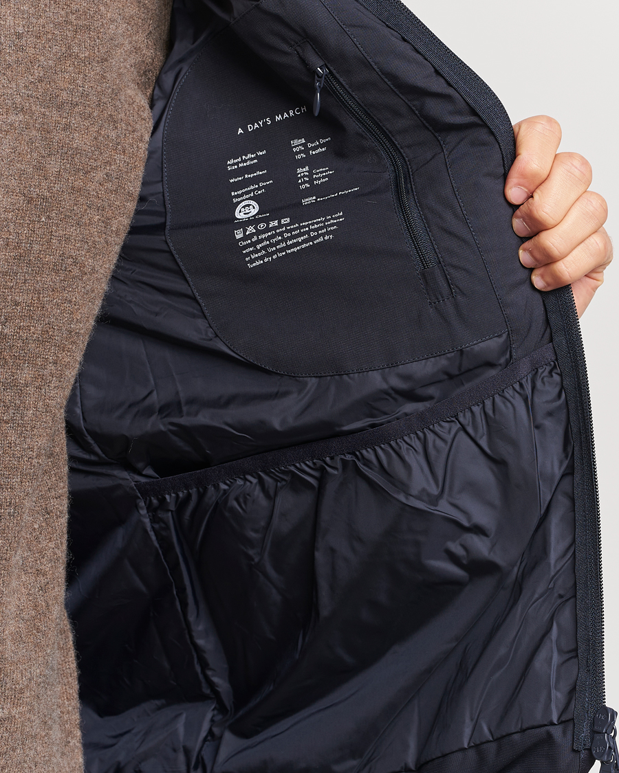 Hombres | Abrigos y chaquetas | A Day's March | Alford Puffer Vest Navy