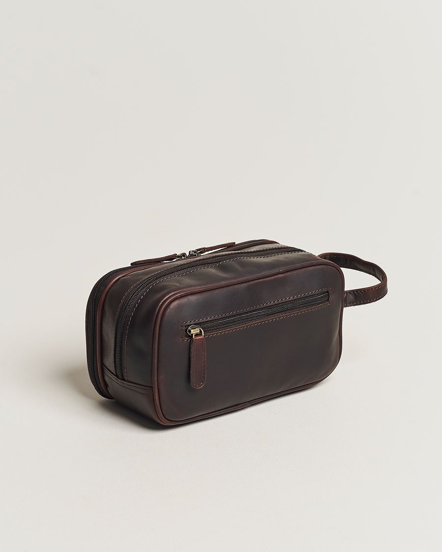 Hombres | Business & Beyond | Loake 1880 | Dartmouth Leather Washbag Dark Brown