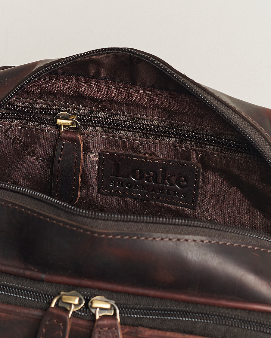 Hombres | Loake 1880 Dartmouth Leather Washbag Dark Brown | Loake 1880 | Dartmouth Leather Washbag Dark Brown