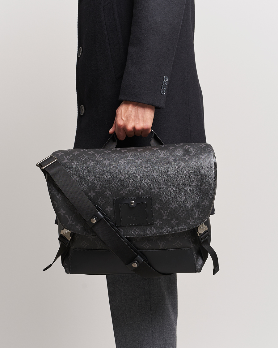 Hombres | Louis Vuitton Pre-Owned Messenger Voyager MM Bag Monogram Eclipse | Louis Vuitton Pre-Owned | Messenger Voyager MM Bag Monogram Eclipse