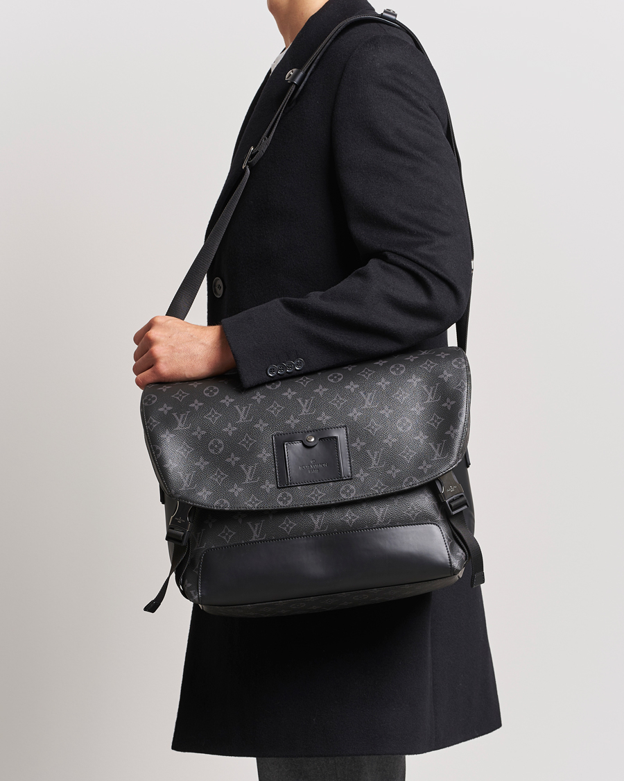 Hombres | Louis Vuitton Pre-Owned Messenger Voyager MM Bag Monogram Eclipse | Louis Vuitton Pre-Owned | Messenger Voyager MM Bag Monogram Eclipse