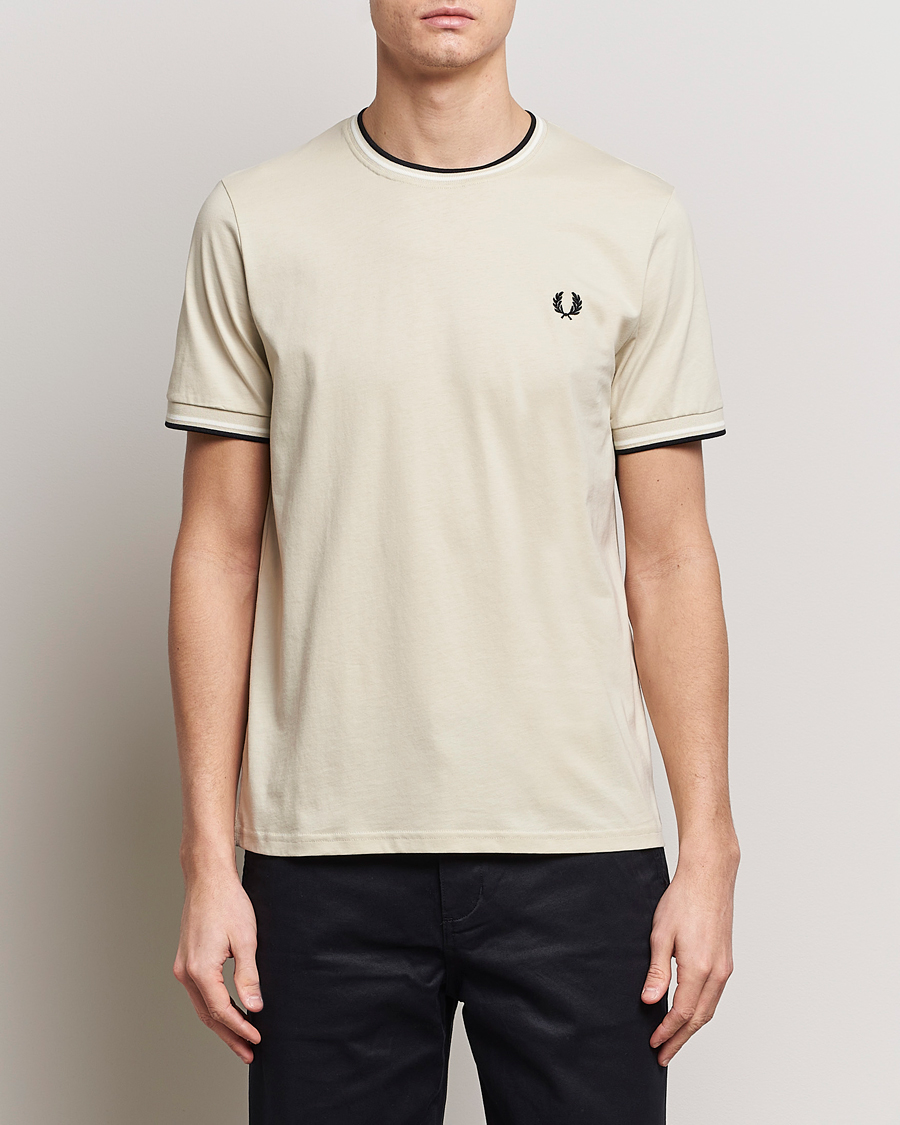 Hombres |  | Fred Perry | Twin Tipped T-Shirt Oatmeal