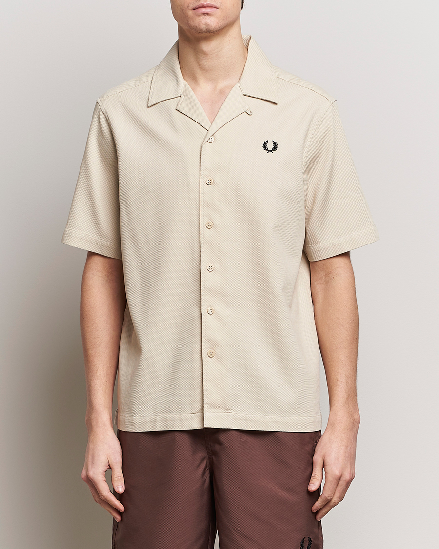 Hombres | Casual | Fred Perry | Pique Textured Short Sleeve Shirt Oatmeal