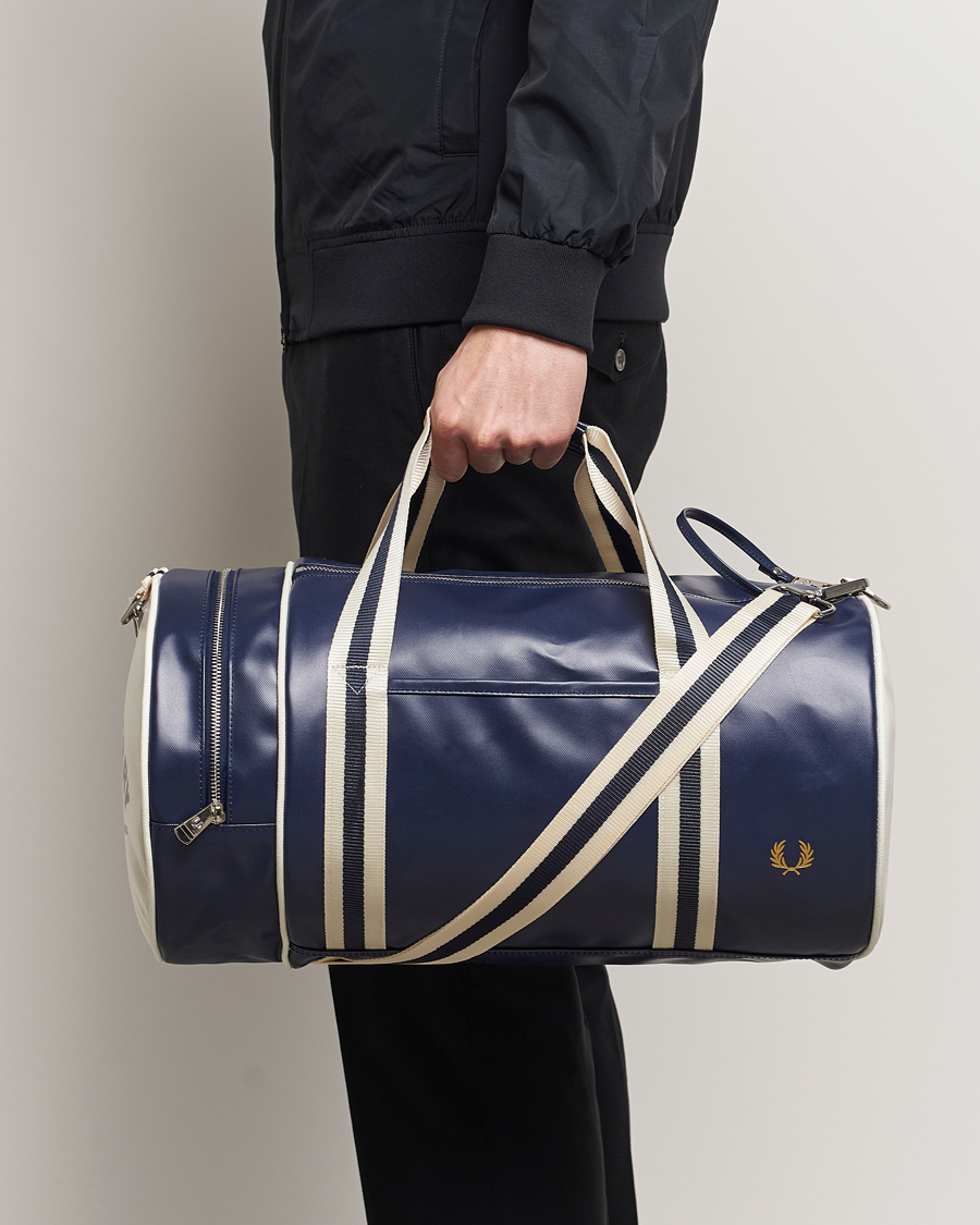 Hombres | Best of British | Fred Perry | Classic Barrel Bag Navy/Ecru