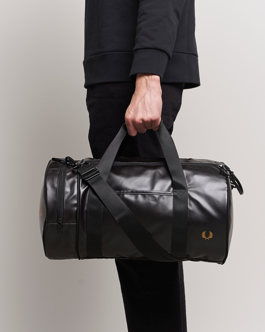 Hombres | Fred Perry | Fred Perry | Tonal Classic Barrel Bag Black/Gold