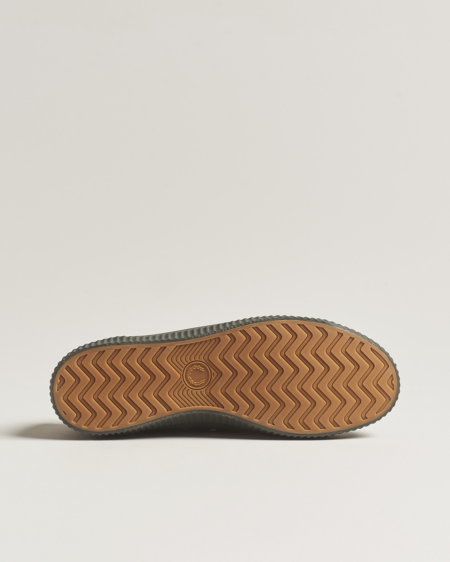 Hombres | Fred Perry Hughes Canvas Sneaker Field Green | Fred Perry | Hughes Canvas Sneaker Field Green