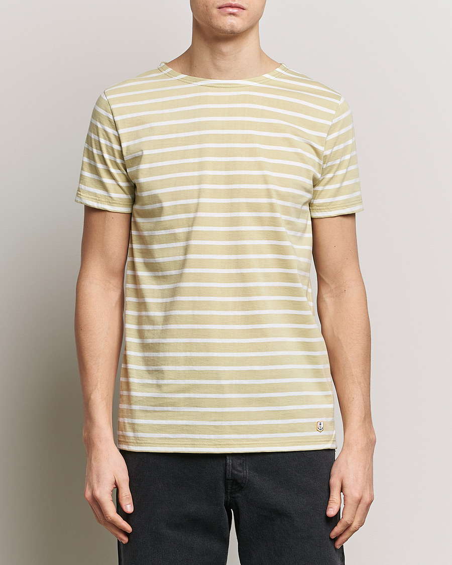 Hombres | Stylesegment Casual Classics | Armor-lux | Hoëdic Boatneck Héritage Stripe T-shirt Pale Olive/Milk