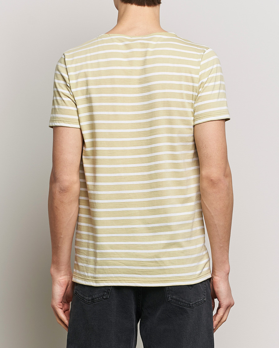 Hombres | Camisetas | Armor-lux | Hoëdic Boatneck Héritage Stripe T-shirt Pale Olive/Milk