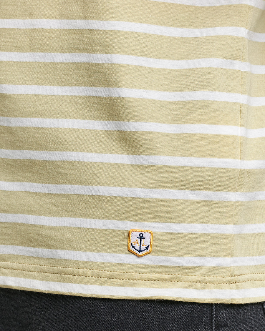 Hombres | Camisetas | Armor-lux | Hoëdic Boatneck Héritage Stripe T-shirt Pale Olive/Milk