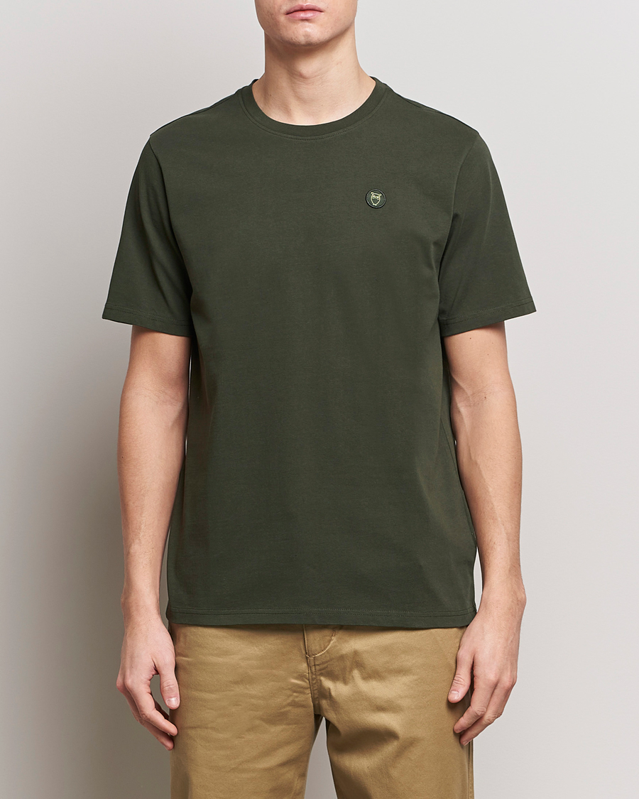 Hombres | KnowledgeCotton Apparel | KnowledgeCotton Apparel | Loke Badge T-Shirt Forest Night