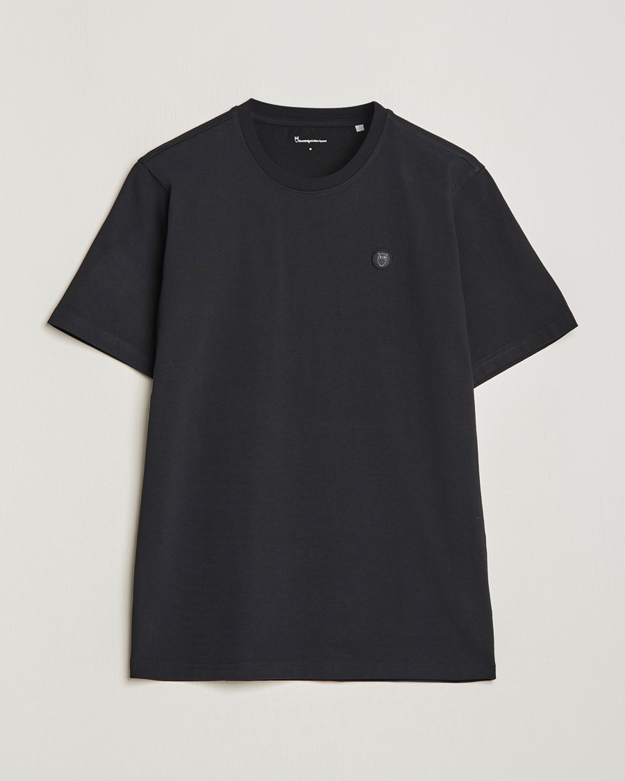 Hombres | Camisetas | KnowledgeCotton Apparel | Loke Badge T-Shirt Jet Black